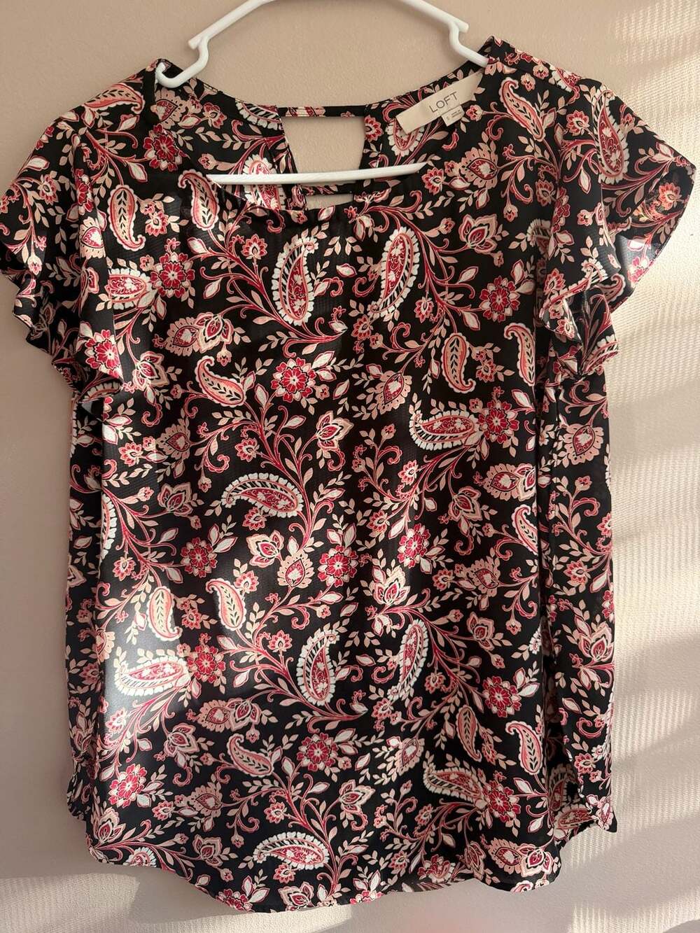 Loft Flutter Sleeve Top Size S Black Coral Paisley Print